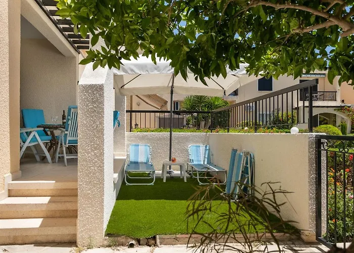 Dalia Seaside 2 Bedroom Apartment With Pool & Garden