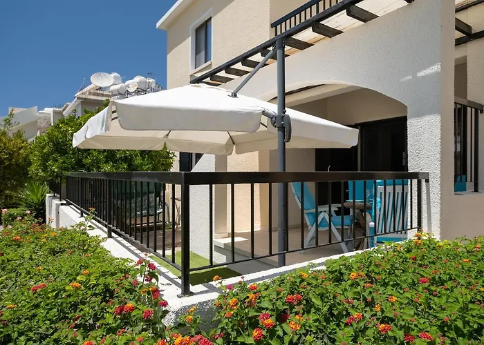Dalia Seaside 2 Bedroom Apartment With Pool & Garden