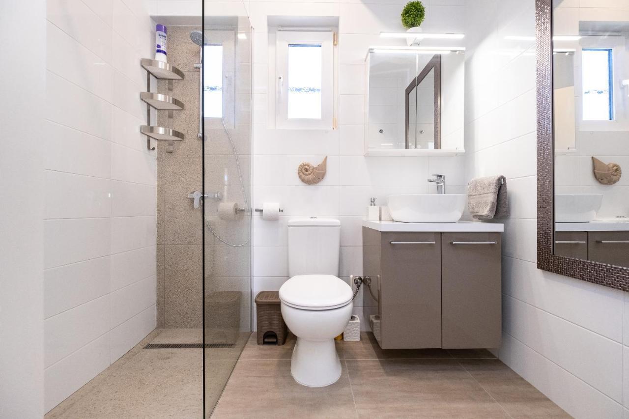 Dalia Seaside 2 Bedroom With Pool & Garden Πάφος